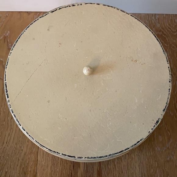 Ivory distressed metal “BLESSINGS” decorative storage tin - Picture 2 of 8